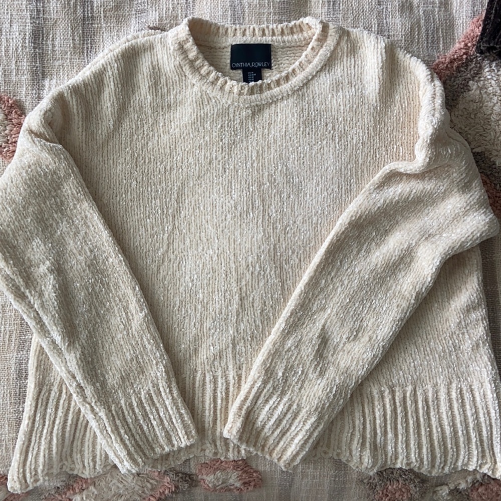 Chenille white/cream scalloped sweater